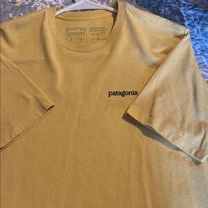 Men’s size S  Patagonia Tshirt Like New